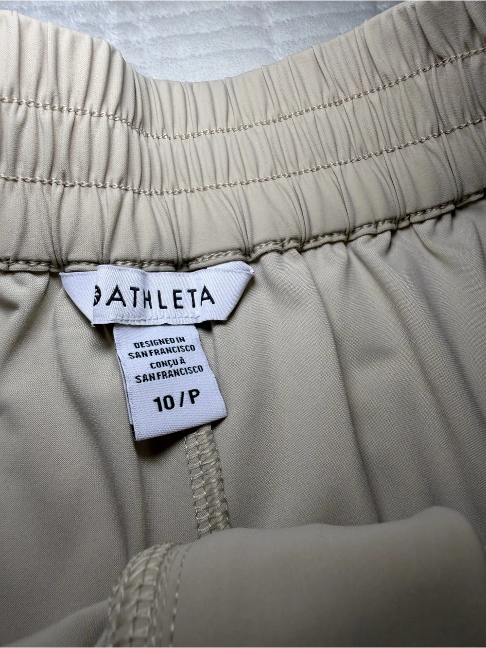 Athleta Wide leg Pinnacle Cargo Trousers in Beige - Women's 10 petite NWT